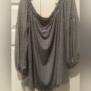 NWT “MICHAEL KORS” Off The Shoulder Blouse with Bell sleeves. Sz 2x